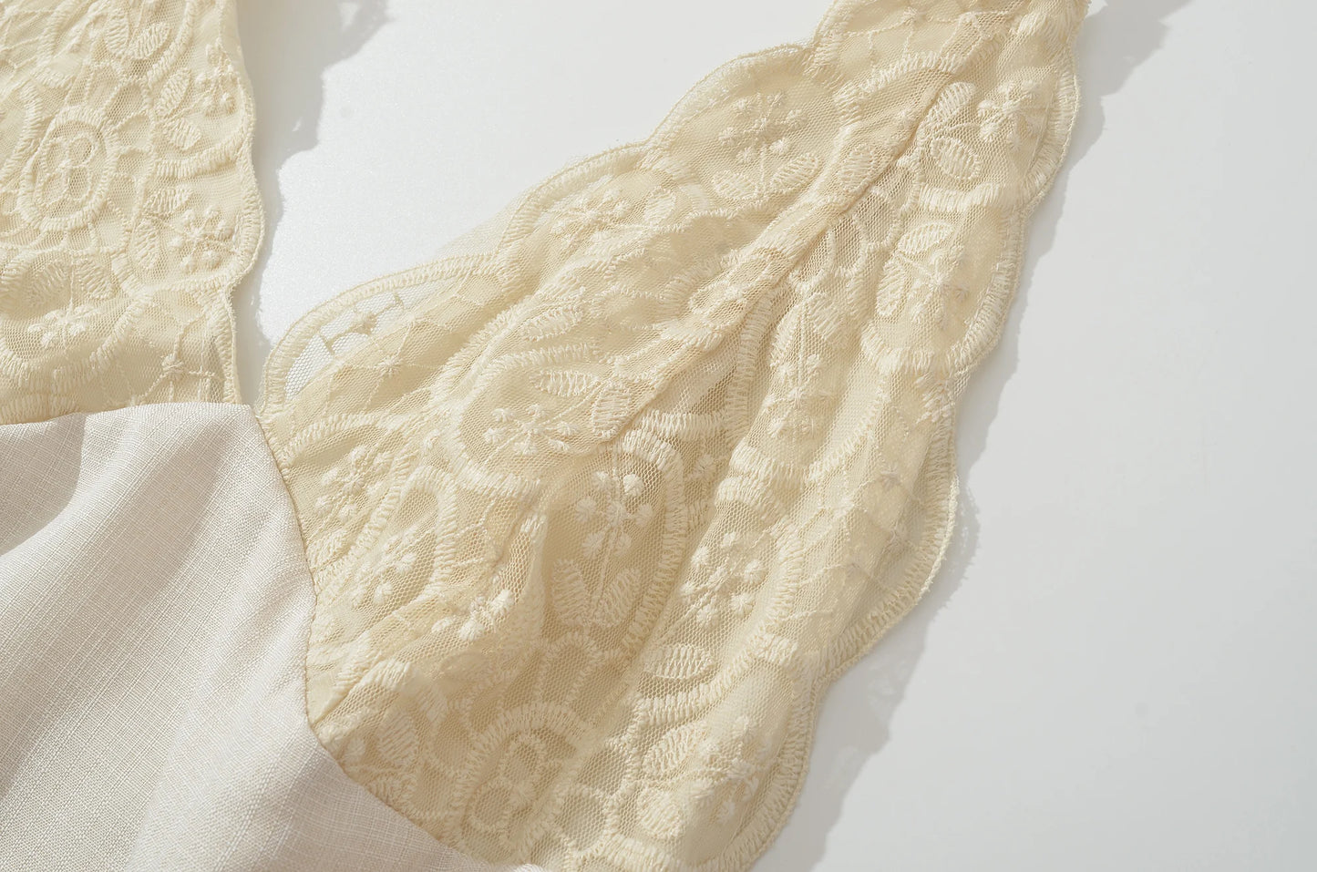 Slim Solid Neck-mounted Lace Sleeveless Patchwork Dress